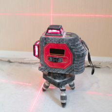 レーザー墨出し器の使い方｜精度を確認する方法も解説