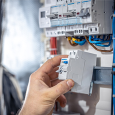 電気工事の七つ道具とは？電気工事に欠かせない各種アイテムを紹介